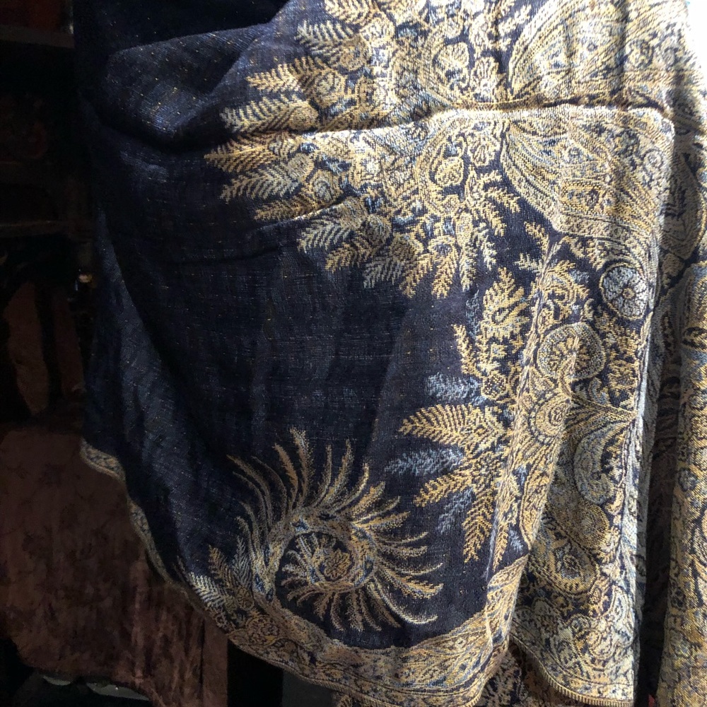 Vintage style Paisley Pashmina Shawl